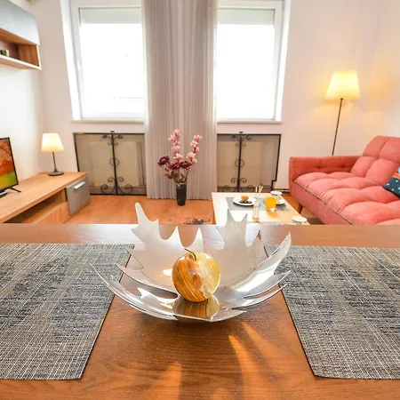 Old Town Warm Hug Apartment